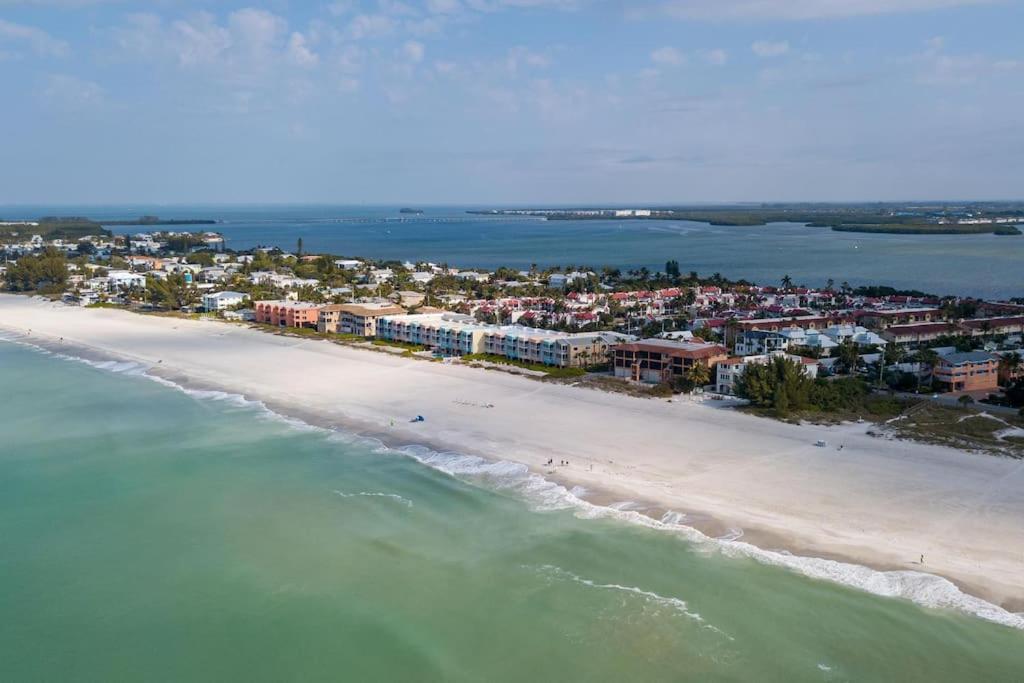 Bradenton Beach Resort Style Getaway-Walk To Beach Exterior foto