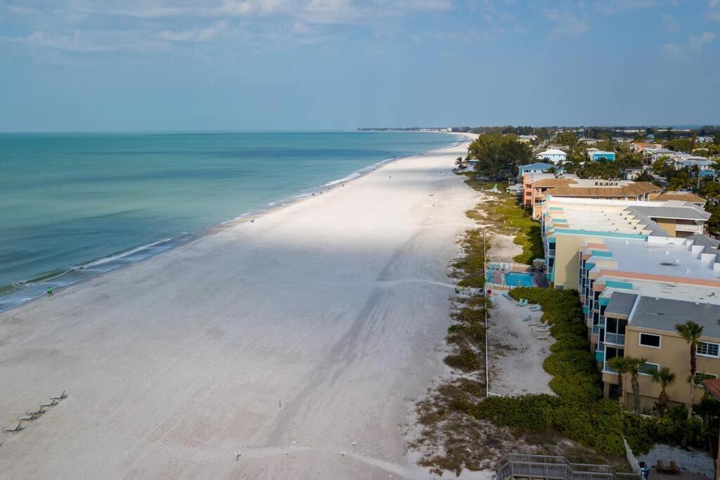 Bradenton Beach Resort Style Getaway-Walk To Beach Exterior foto